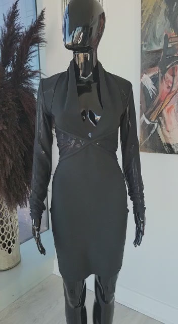 Vestido ajustado con parche de malla